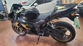 Kawasaki ZX6R Ninja 636 Negra y Dorada