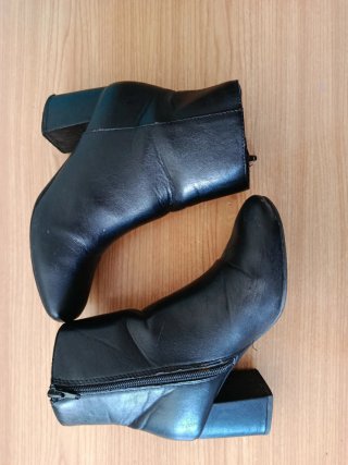 Botines negros de tacón