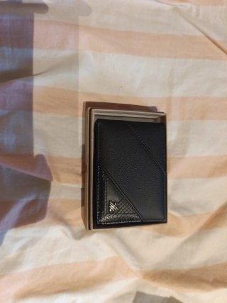Cartera de piel negra