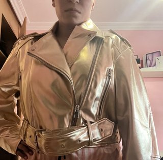 Chaqueta de cuero dorado