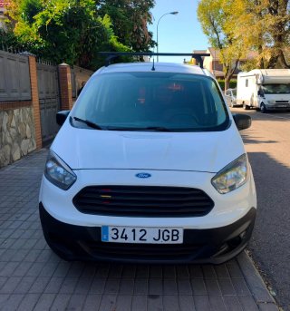 Ford E-Transit Courier 2020