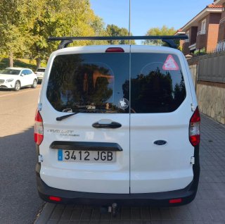 Ford E-Transit Courier 2020