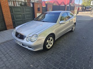 Clase C 200 i 164 cv 230000km año 2001