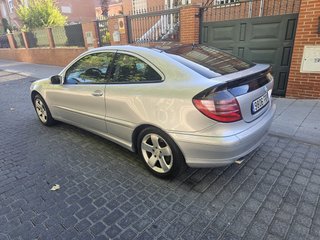 Clase C 200 i 164 cv 230000km año 2001