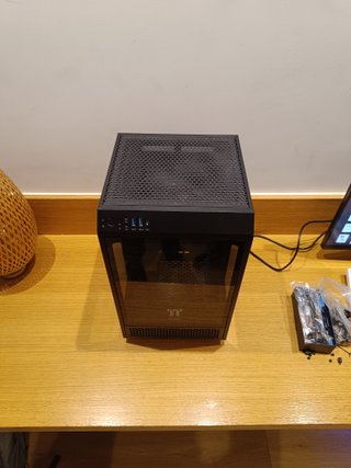 Caja PC Thermaltake Tower 100 Negra