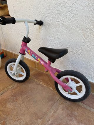 Bicicleta de equilibrio rosa