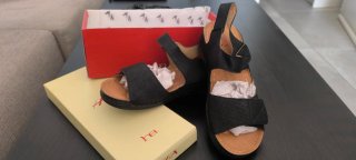 Sandalias negras de cuña