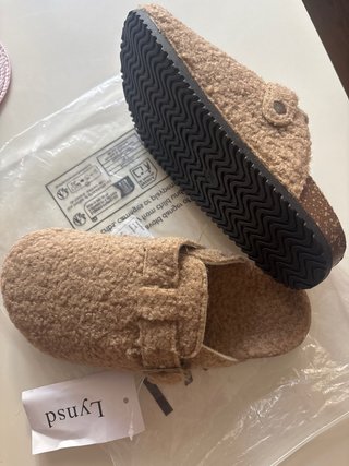 Zapatillas de borrego marrón claro