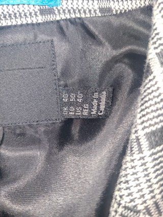 Traje de cuadros blanco y negro