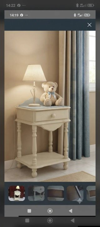 Mesita auxiliar de madera beige y azul