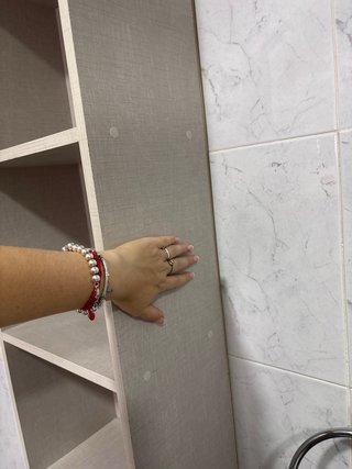 Estantería de baño beige y gris