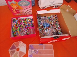 Lote pulseras y abalorios niñas