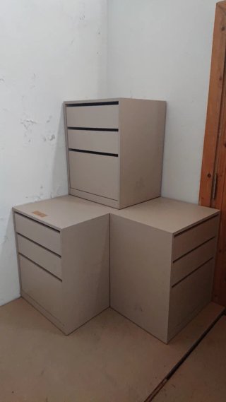 Tavolino con 2 cassetti + scarpiera