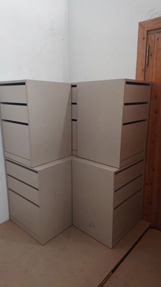 Tavolino con 2 cassetti + scarpiera