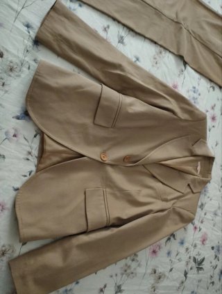 Traje chaqueta y pantalón mujer beige