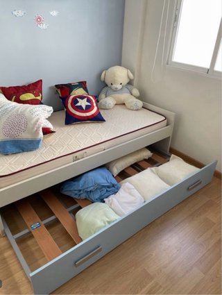 Dormitorio infantil azul y blanco