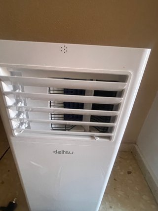 Aire Acondicionado Portátil Daitsu Blanco.