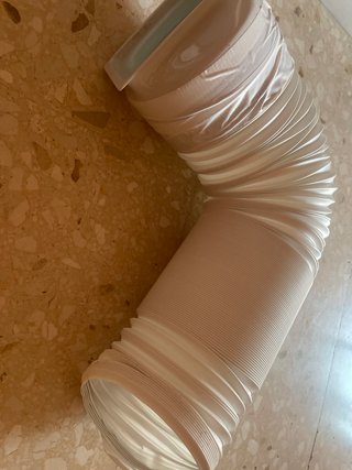Aire Acondicionado Portátil Daitsu Blanco.