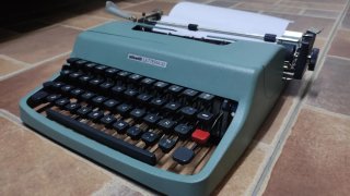 Máquina de escribir Olivetti Lettera 32