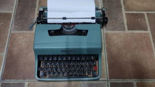 Máquina de escribir Olivetti Lettera 32