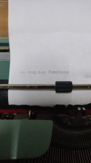 Máquina de escribir Olivetti Lettera 32