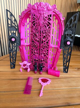Monster High Armario y Muñeca (Dracu Laura)