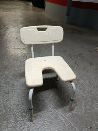 Silla de ducha adaptable