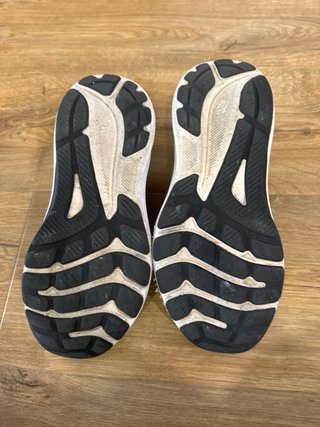 Zapatillas ASICS Talla 38 Negras y Verdes.