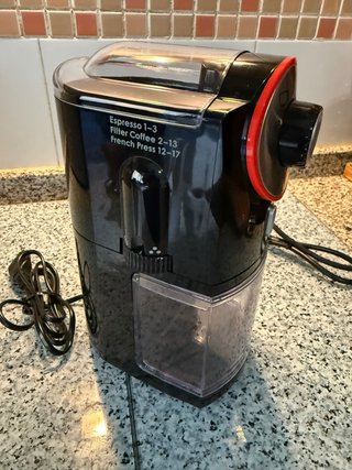 Cafetera DeLonghi Dedica EC685 + Molinillo