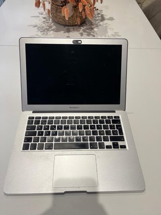 MacBook Air 13” 2017 | i5 | 8GB RAM | SSD