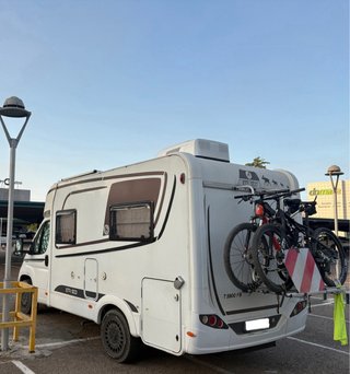 Autocaravana Etrusco T5900 FB full extras 6 Metros