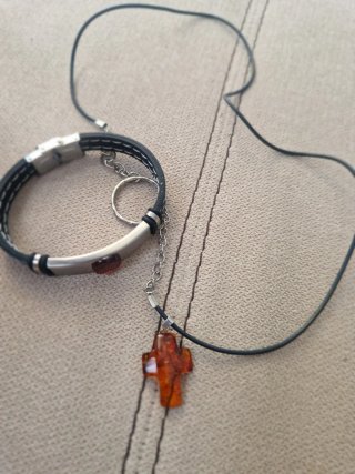 Pulsera y collar con cruz ámbar