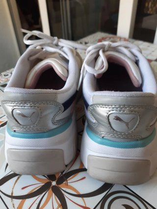 Botines Puma Blancos y Plateados