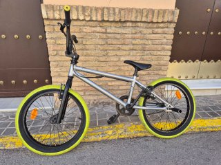 Bicicleta BMX Plata Neumáticos Amarillos