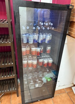 Nevera expositora de bebidas