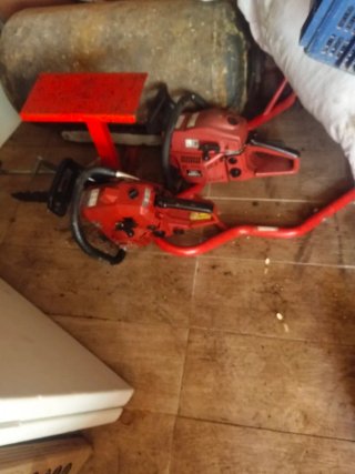 Motosierra roja