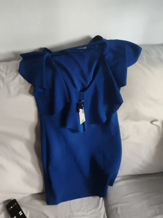 Vestido azul con volantes