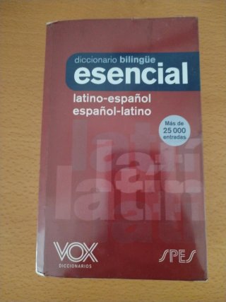 Diccionario bilingüe esencial: Latino-Español /...