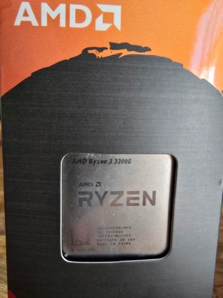 Procesador AMD Ryzen 3 3200G con disipador