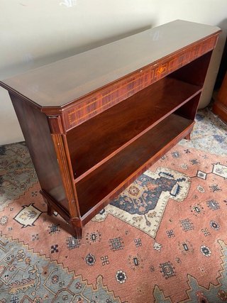 Estantería de madera