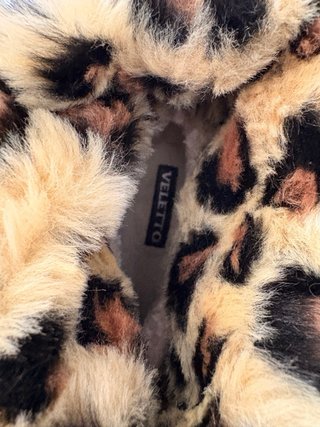 Botines de piel marrón con estampado animal