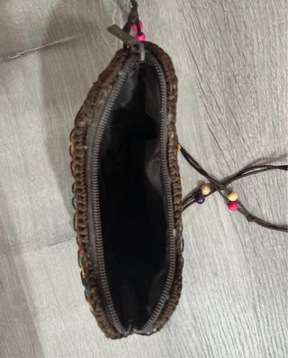 Bolso artesanal con abalorios