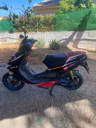 Aprilia SR 50 Scooter Negro/Rojo