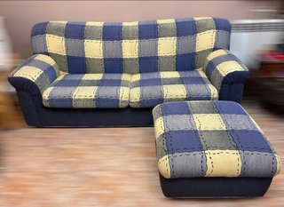 Divano 2 posti + Pouf a quadri stampati