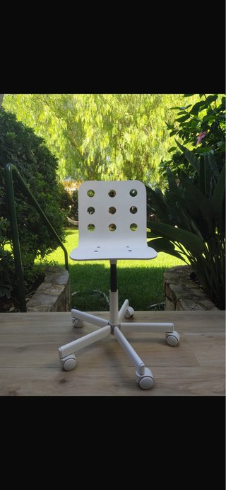 Silla infantil de escritorio blanca