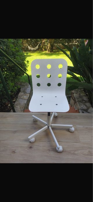 Silla infantil de escritorio blanca