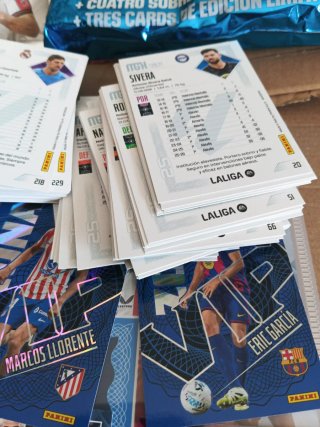 118 cards Megacracks 2026-27 Diferentes + Archivad