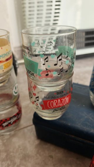 Vasos de cristal con figuras