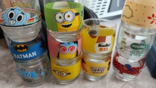 Vasos de cristal con figuras
