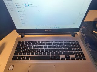 Notebook Asus Nero/Argento con alimentatore